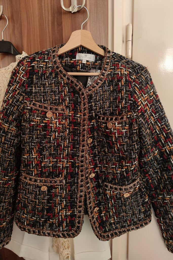 Elegáns Chanel fazonú selyembéléses kabátka - Katris